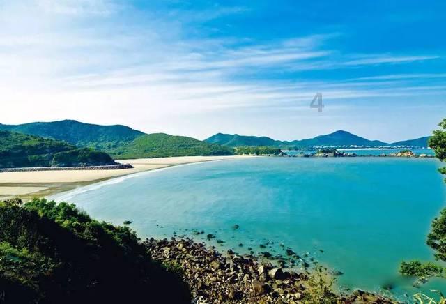 许晴飞机上吃泡面，昏黄灯光下素颜自拍，她的颜值如何？游戏画面